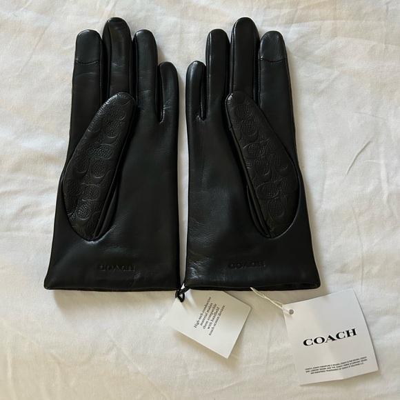 Coach Tech Glove - Picture 6 of 6